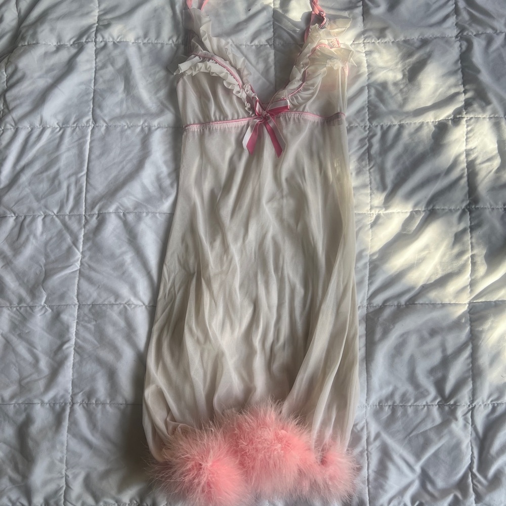 WHITE AND PINK SHEER NIGHTGOWN WITH BOW DESIGN AND FUR TRIM ON BOTTOM